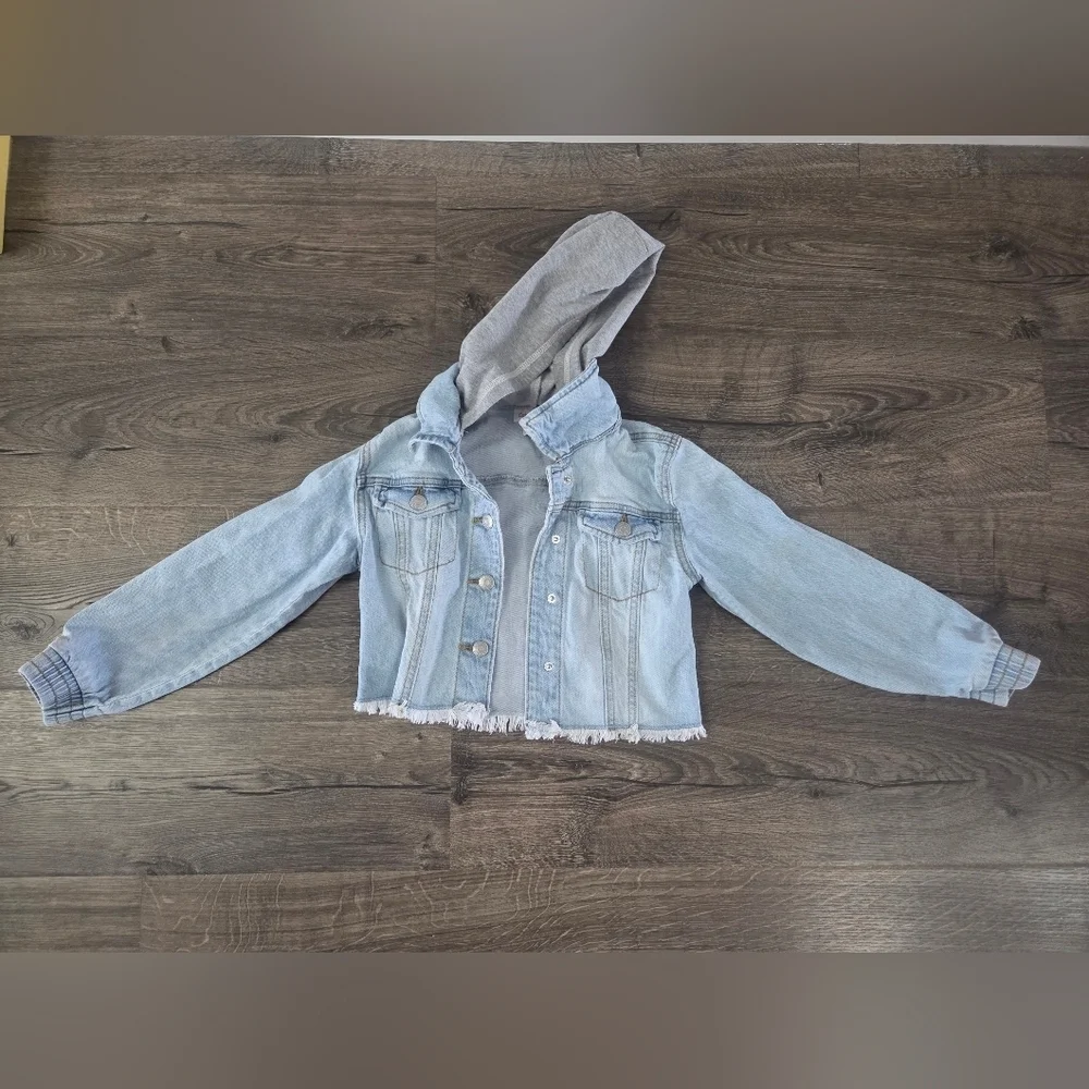 Cat & Jack Girls Light Blue Cropped Jean Jacket with Gray Hood Size 8